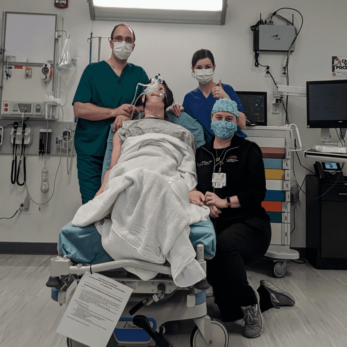 Educadora Médica Cria Laboratório de Simulação Virtual para Manter Treinamento Clínico Durante a Pandemia