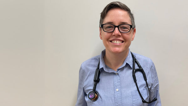 Médica Incentiva Profissionais de Saúde a Perguntarem aos Pacientes Sobre Seus Pronomes