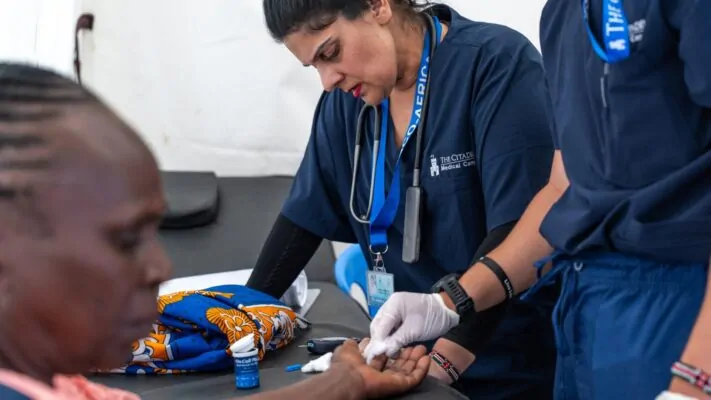 Médica Transforma Serviço Global de Saúde em Currículo de Faculdade Militar