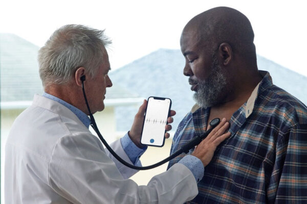 Medtech Insight: FDA Autoriza Estetoscópio Inteligente da Eko para Detectar Sopros Cardíacos